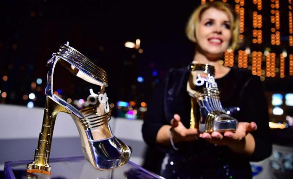 Τα ακριβότερο ζευγάρι υποδημάτων σε τιμή… PAO Alive