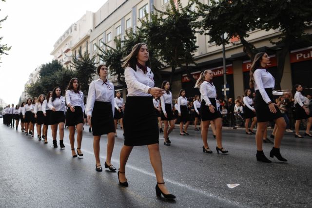 28η Οκτωβρίου : Σε θερμό κλίμα η μαθητική παρέλαση στη Θεσσαλονίκη
