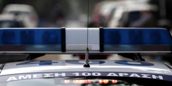 Ταξί καρφώθηκε στις μπάρες για να αποφύγει σκύλο (εικόνα)