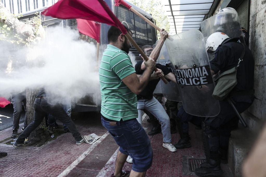 Επεισόδια και χημικά στο φοιτητικό συλλαλητήριο στην Αθήνα- Ένας τραυματίας
