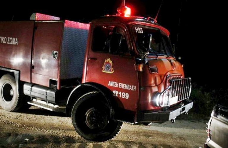 Θεσσαλονίκη : Φωτιά σε παροπλισμένο βαγόνι του ΟΣΕ που διέμεναν πρόσφυγες