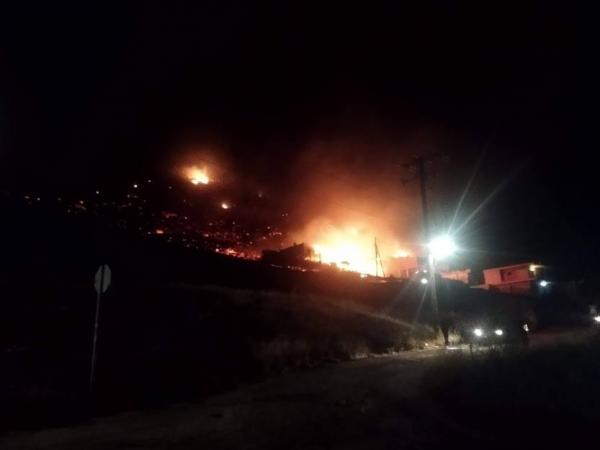Υπό μερικό έλεγχο η πυρκαγιά στο Πόρτο Ράφτη – Εκκενώθηκαν σπίτια