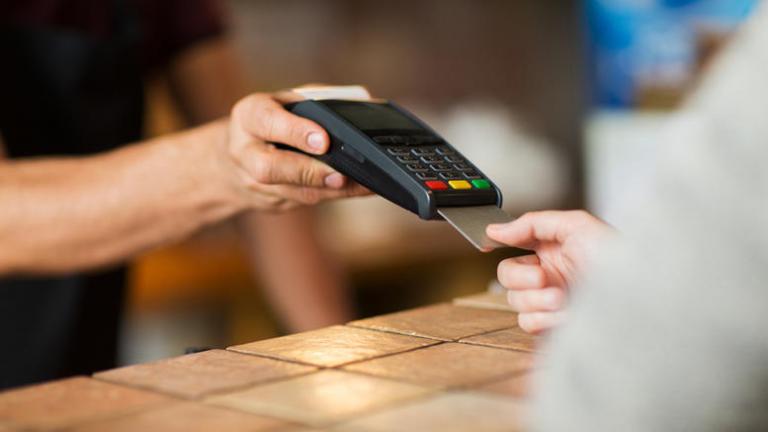 Παγίδα φόρου με τις αποδείξεις για 2 εκατ. ελεύθερους επαγγελματίες