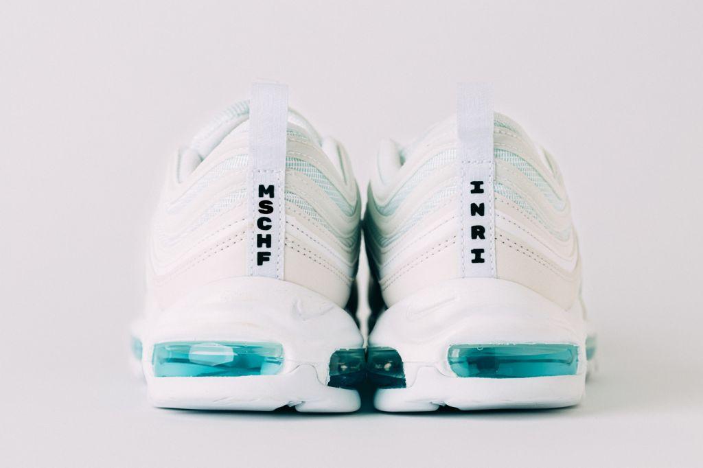 Εταιρεία πουλάει αθλητικά παπούτσια που έχουν νερό από τον Ιορδάνη στις σόλες