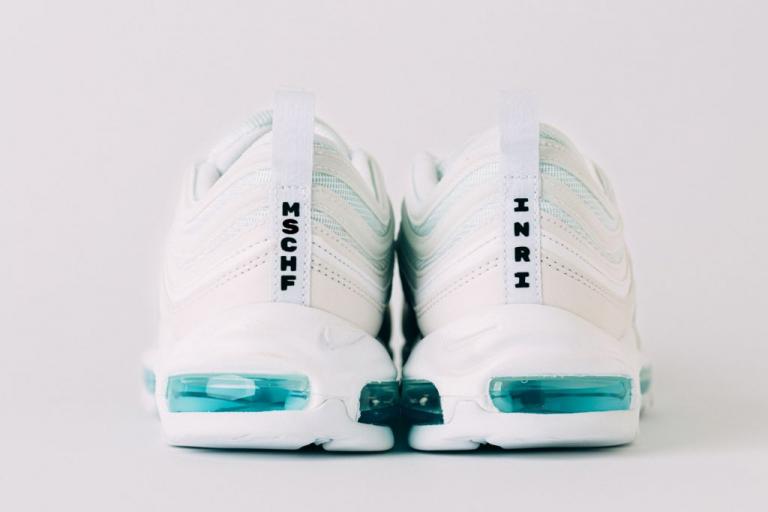 Εταιρεία πουλάει αθλητικά παπούτσια που έχουν νερό από τον Ιορδάνη στις σόλες