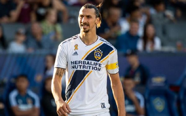 Ζλάταν Ιμπραΐμοβιτς : Η προκλητική κίνηση στους οπαδούς των Λος Άντζελες Γκάλαξι