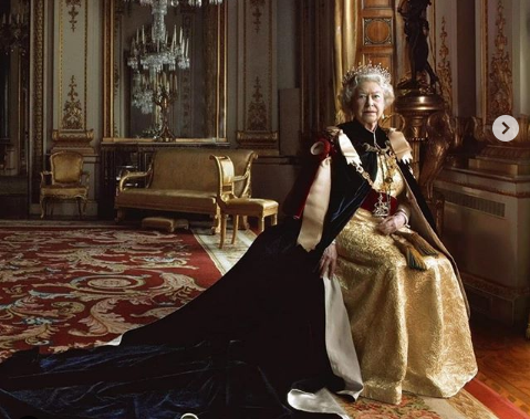 Άντζελα Κέλι: Τι αποκαλύπτει η βοηθός της βασίλισσας στο βιβλίο της;
