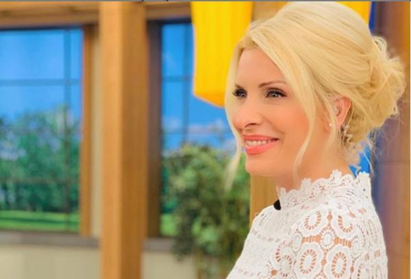 Ελένη Μενεγάκη: «Όταν πρωτοχωρίζεις δεν μπορείς να έχεις ωραίες σχέσεις»