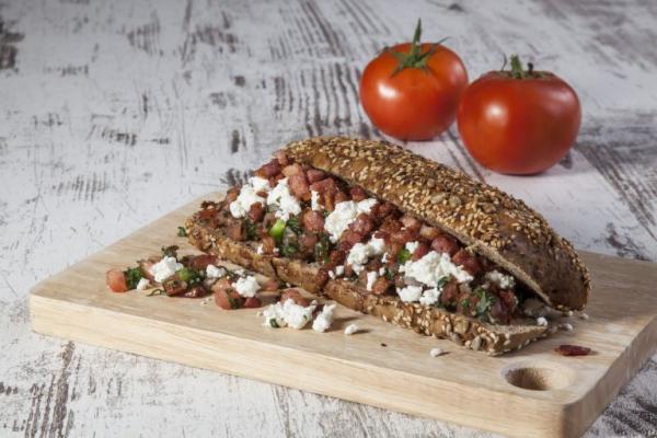 Σάντουιτς με φέτα και τραγανιστή πανσέτα