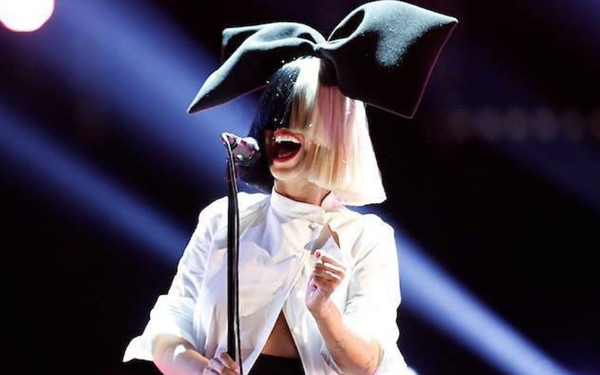 Sia : Το «τιτίβισμα» που αποκάλυψε το σοβαρό πρόβλημα υγείας της