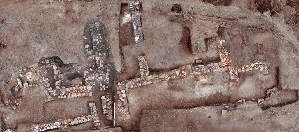 Αρχαία Τενέα: Στο φως αρχαία λουτρά και δημόσιο κτίριο λατρευτικής χρήσης