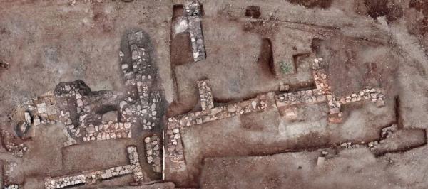 Αρχαία Τενέα: Στο φως αρχαία λουτρά και δημόσιο κτίριο λατρευτικής χρήσης