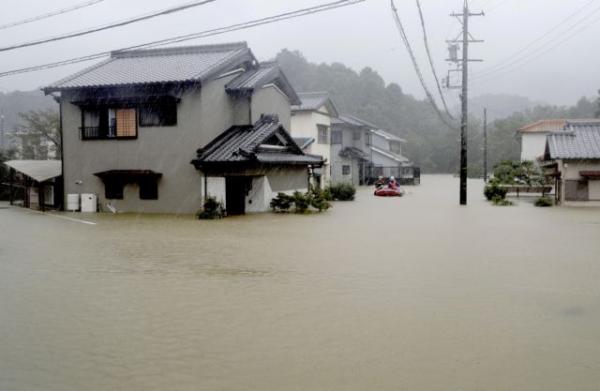 Ο τυφώνας Χαγκίμπις πλησιάζει το νησί Χόνσου – Φόβοι για πλημμύρες