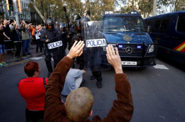 Βαρκελώνη : Συνεχίζονται οι διαδηλώσεις μετά την πύρινη κόλαση με 182 τραυματίες