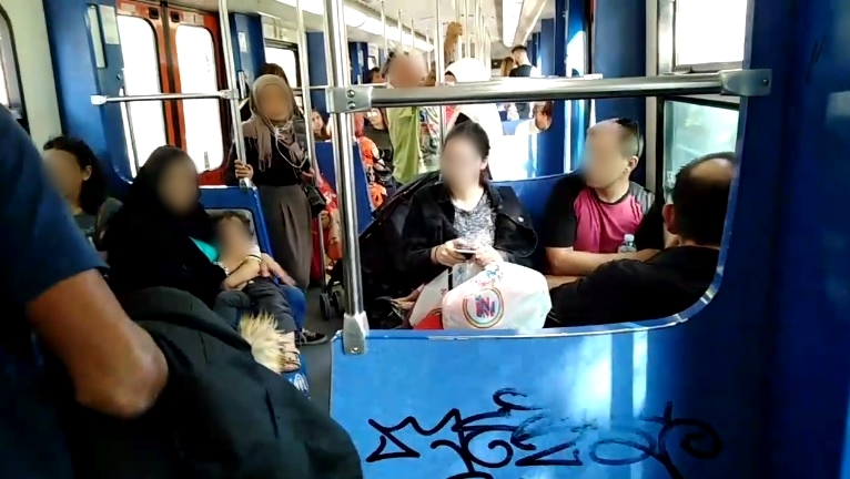 Αισχρή ρατσιστική επίθεση σε μητέρα με μωρό: «Εδώ είναι Ελλάδα»