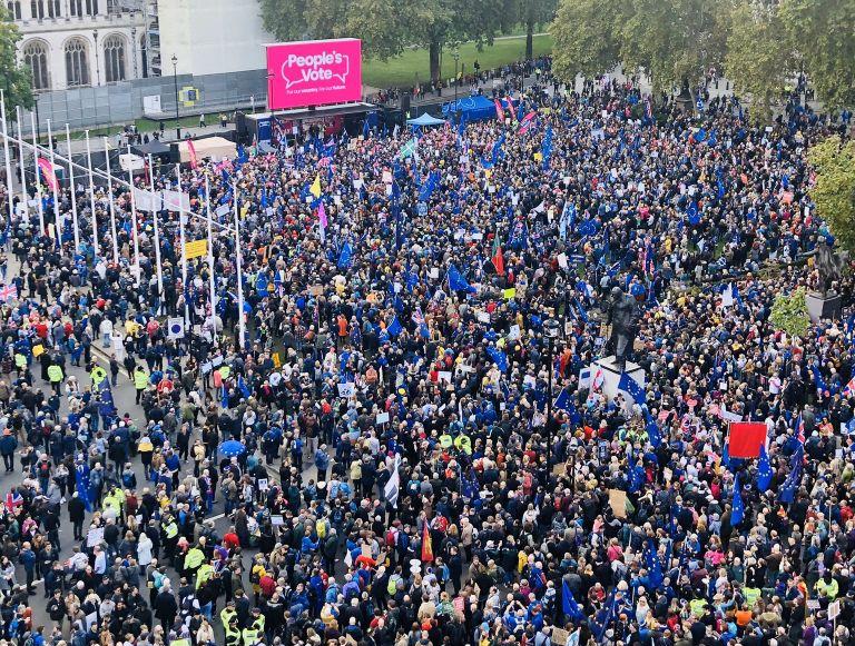 Brexit: Βρετανοί διαδήλωσαν έξω από το Κοινοβούλιο - Ζητούν δημοψήφισμα