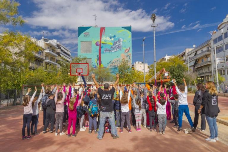 Urbanact: Ποια είναι η ομάδα που έχει αναλάβει να εξαφανίσει το γκρίζο από τα σχολεία