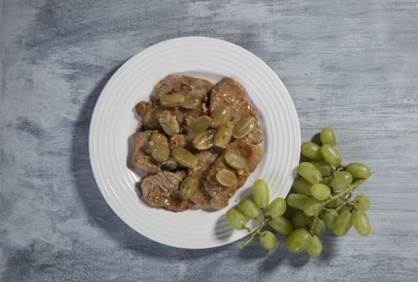 Χοιρινά μπριζολάκια με τσίλι και σταφύλι