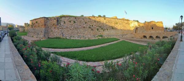 Κάστρο Χίου: Το Παλάτι Ιουστινιάνι και η Σκοτεινή Φυλακή