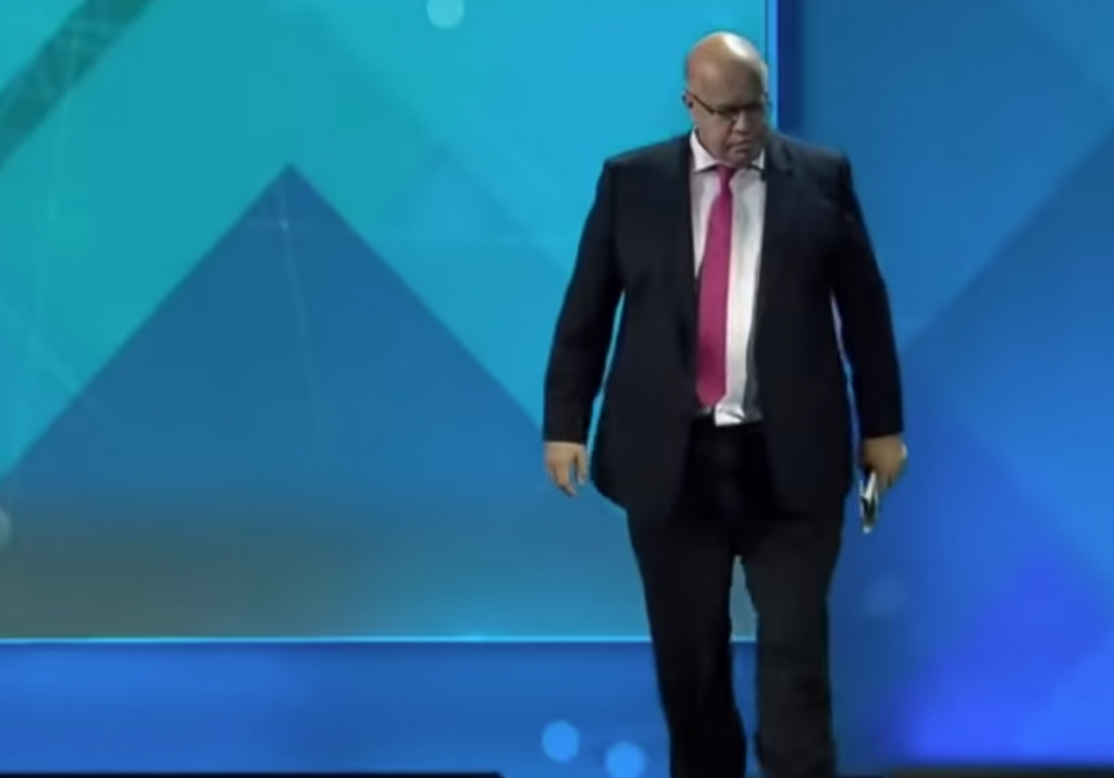 Βίντεο ντοκουμέντο : Ο Γερμανός υπουργός Οικονομίας πέφτει και μένει αναίσθητος