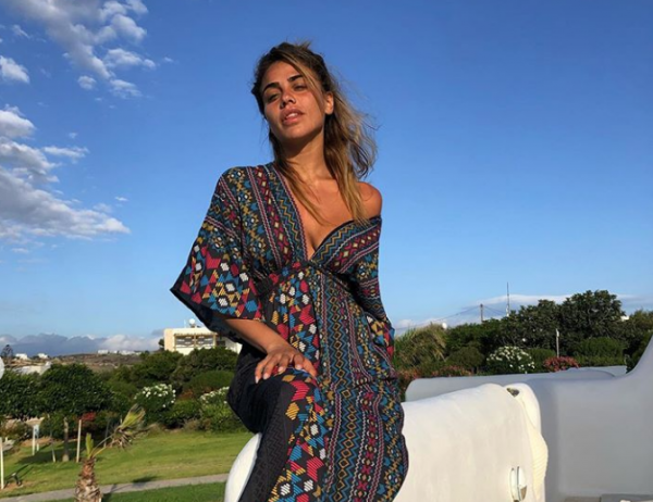 Κόνι Μεταξά : Ποζάρει topless και ρίχνει το Instagram