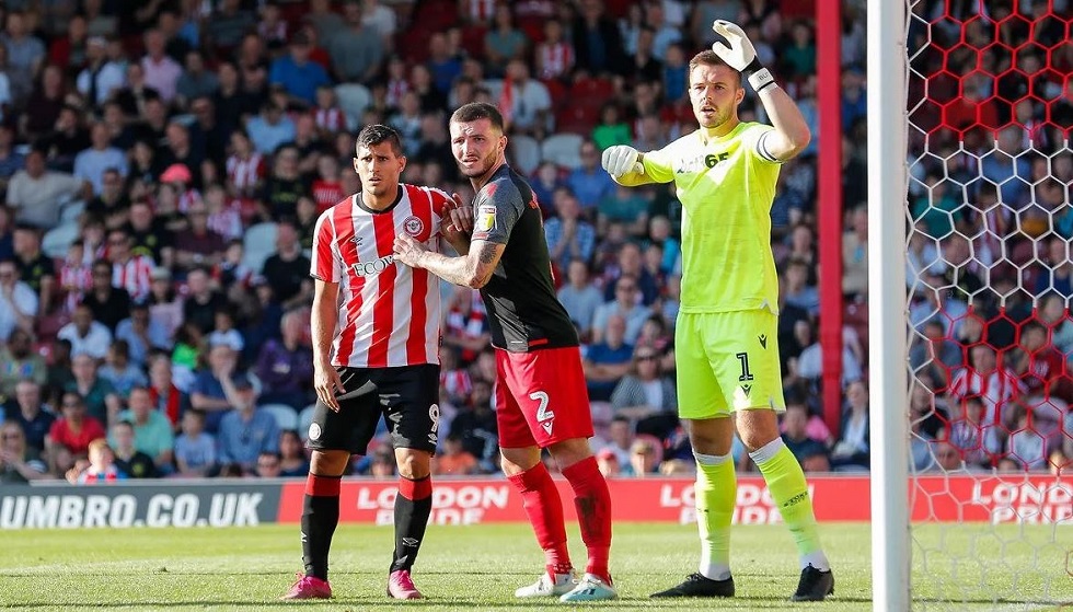 Ρήξη χιαστού ο Καρέλης