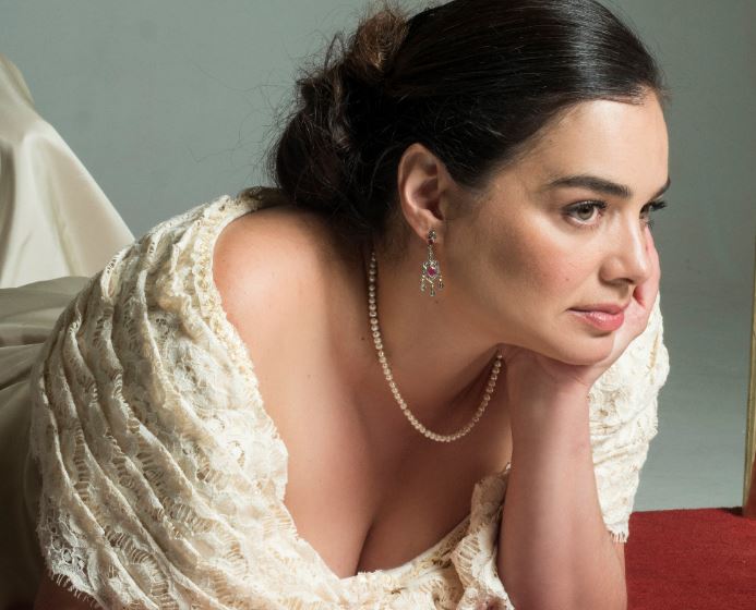 Η Γωγώ Μπρέμπου μιλάει στον in.gr για τη ζωή μετά τον Βυσσινόκηπο