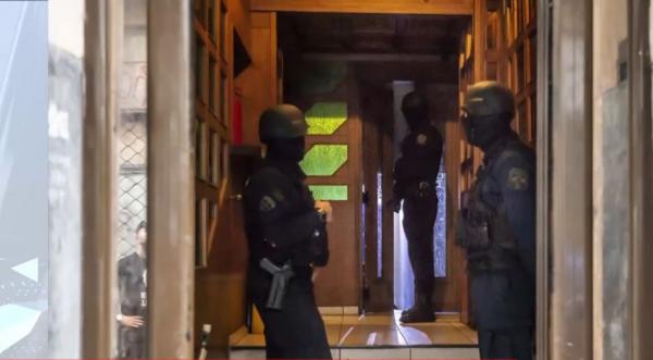 Διπλή επιχείρηση εκκένωσης υπό κατάληψη κτηρίων στα Εξάρχεια