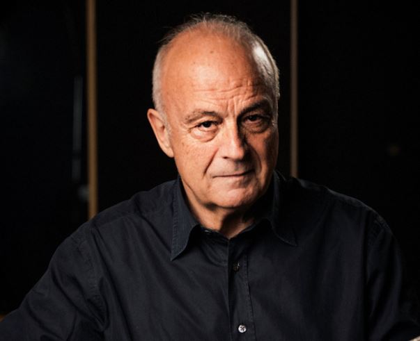 Ο Θανάσης Πολυκανδριώτης μιλάει στο in.gr για το δικό του «Ποτ Πουρί»