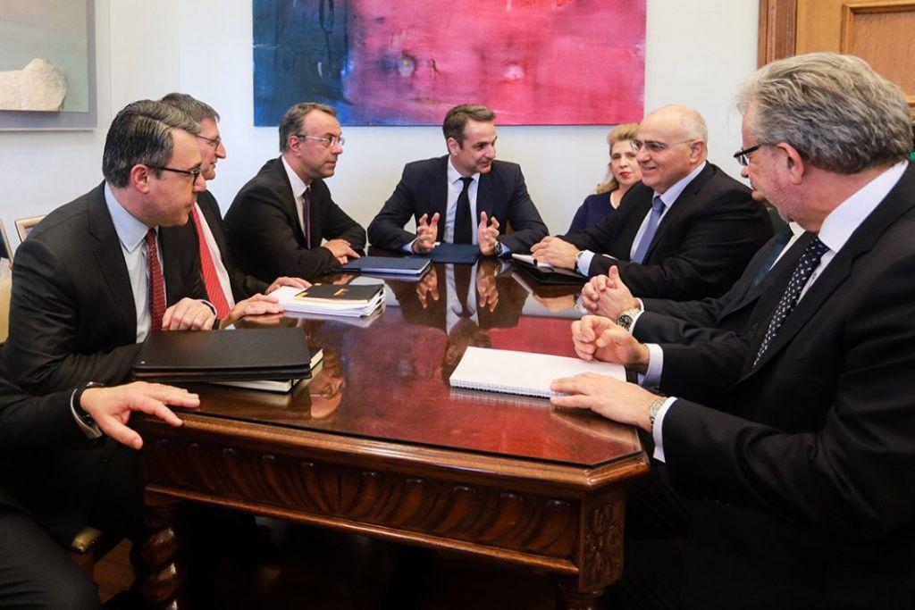 «Παράθυρο» να μην ισχύσουν οι νέες τραπεζικές χρεώσεις στις συναλλαγές