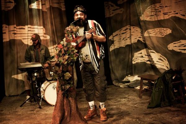 Ο Σπύρος Γραμμένος μιλάει στο in.gr για την αγάπη του στο παιδικό θέατρο