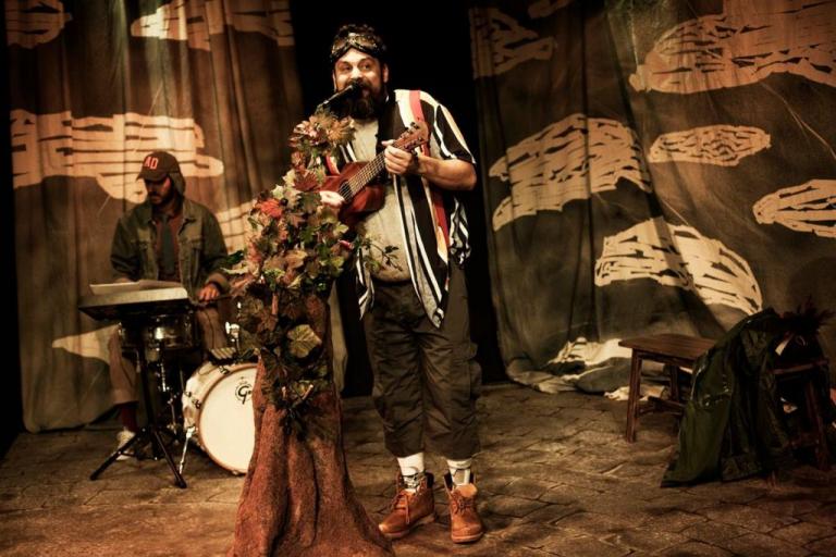 Ο Σπύρος Γραμμένος μιλάει στο in.gr για την αγάπη του στο παιδικό θέατρο