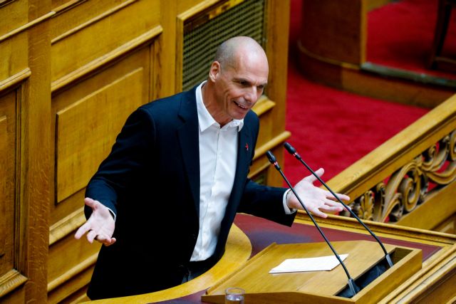 Βαρουφάκης : Όχι στη δαιμονοποίηση των μεταναστών