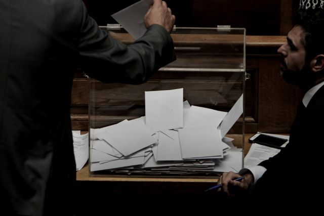 Απίστευτο αλαλούμ στη Βουλή – Μέτρησαν ξανά τις ψήφους για Παπαγγελόπουλο λόγω… λάθους