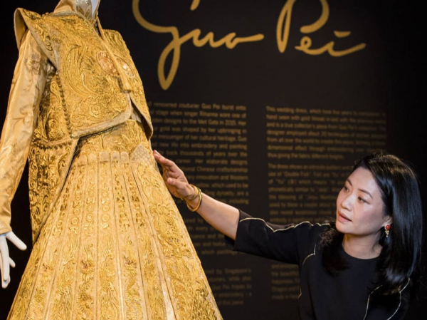 Ενα χρυσό νυφικό 24ων καρατίων σε δημοπρασία