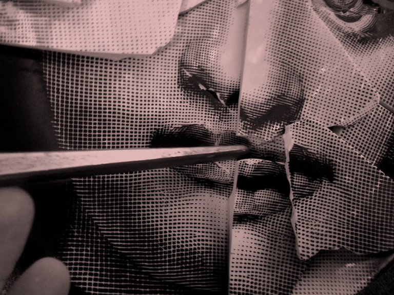 Θρυμματίζοντας το εμβληματικό γυναικείο πρόσωπο του Fornasetti