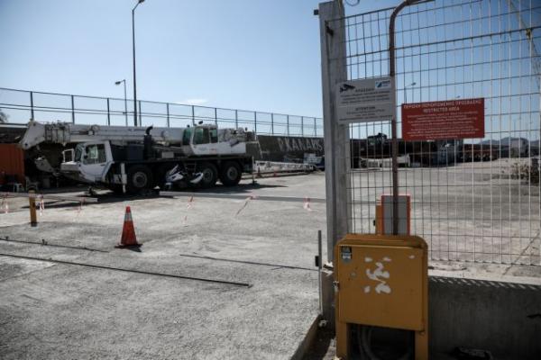 Δραπετσώνα : Ανασύρθηκαν νεκροί οι επιβάτες του αυτοκινήτου που έπεσε στη θάλασσα