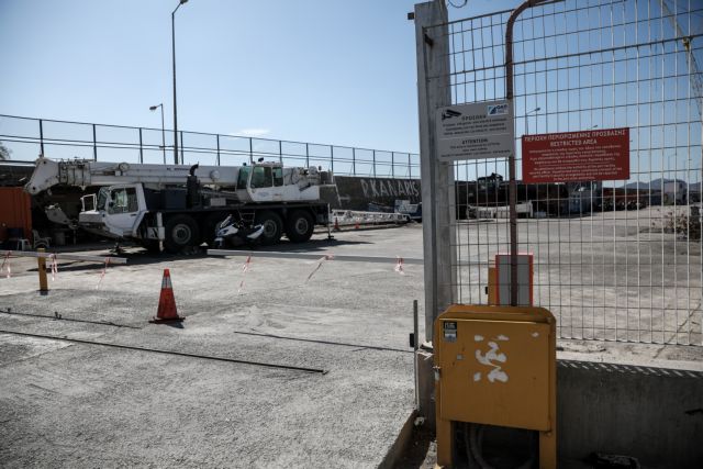 Δραπετσώνα : Ανασύρθηκαν νεκροί οι επιβάτες του αυτοκινήτου που έπεσε στη θάλασσα