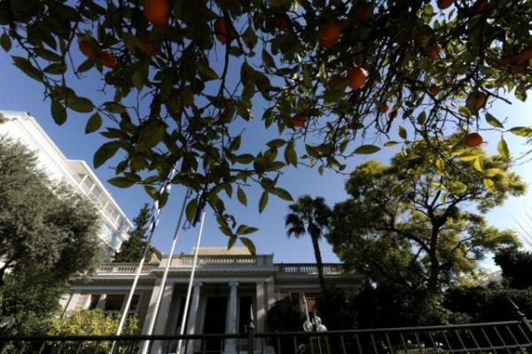 Έρευνα : Πόσο άνετα αισθάνονται οι Έλληνες με γκέι, τρανς ή Ρομά πρωθυπουργό