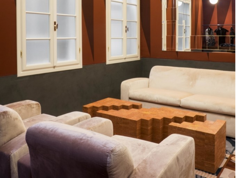 Ο σκηνοθέτης Λούκα Γκουαντανίνο σε ρόλο διακοσμητή