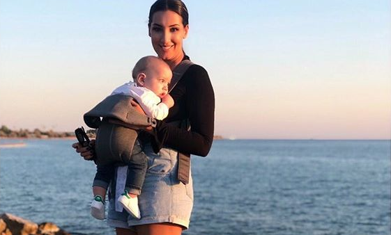 Η Σοφία Λεοντίτση ποζάρει αγκαλιά με τον γιο της