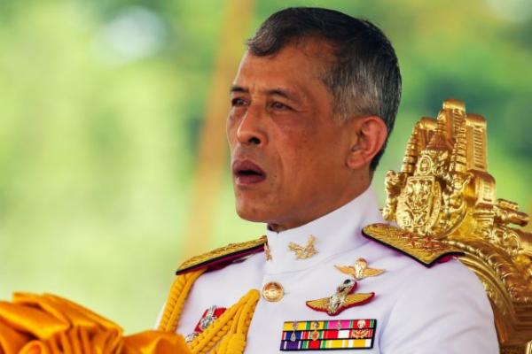 Ταϊλάνδη : Ο βασιλιάς αφαίρεσε τους τίτλους από τη βασιλική σύντροφο