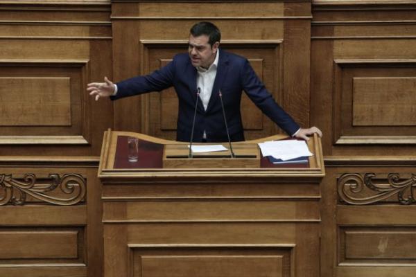 Επίθεση Τσίπρα σε Στουρνάρα για απειλές στον Μανιαδάκη