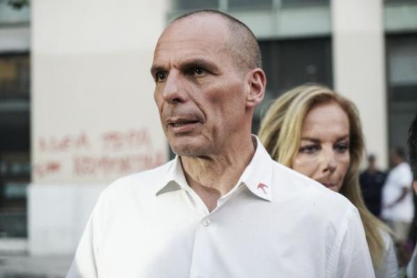 Βαρουφάκης στο in.gr κατά Στουρνάρα : Όποτε ανοίγει το στόμα του επιβεβαιώνει ότι πρέπει να παυθεί