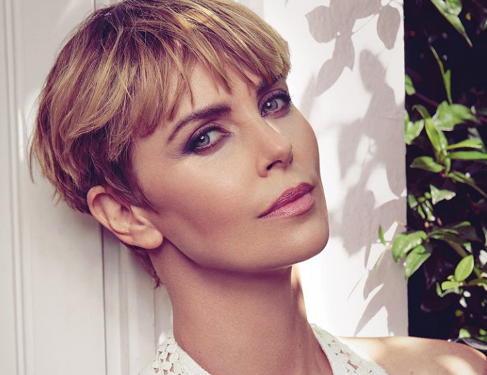 Σαρλίζ Θερόν : Είμαι single εδώ και χρόνια και δεν με νοιάζει