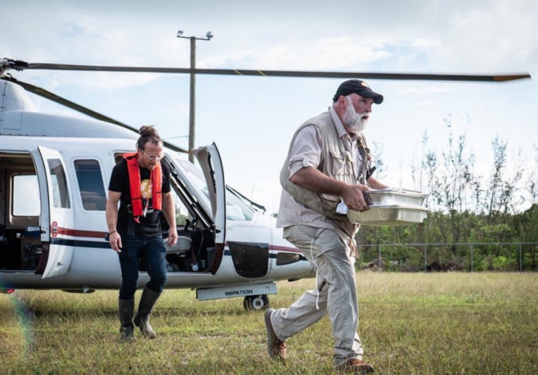 Διάσημοι σεφ μαγειρεύουν για τους πυροσβέστες της Καλιφόρνιας