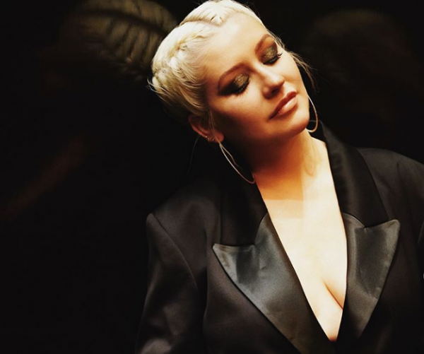 Κριστίνα Αγκιλέρα : Μεγάλωσα μέσα στη βία και επιβίωσα