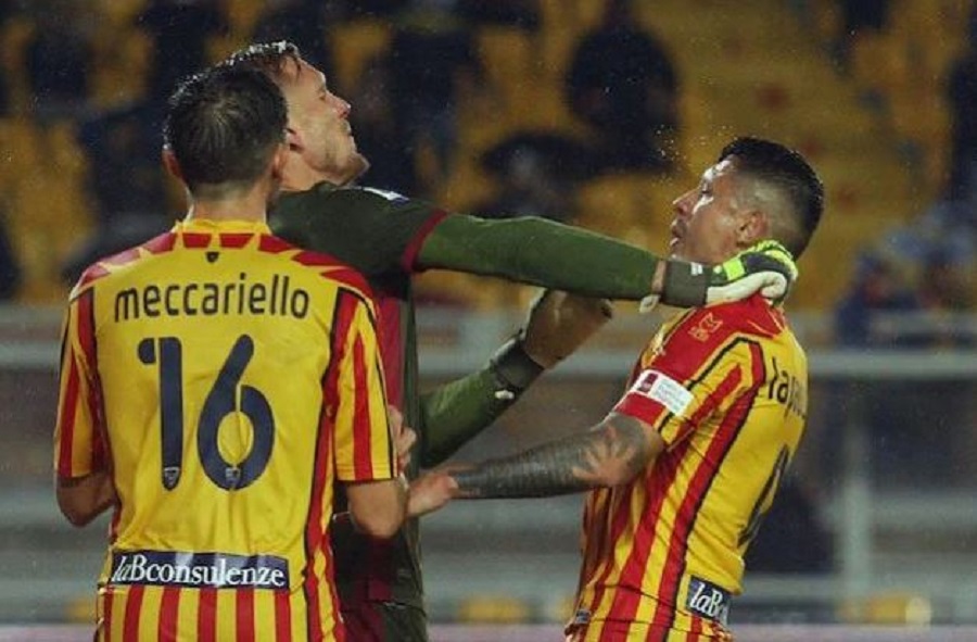 Ποινή 4 αγωνιστικών στον Όλσεν για τις μπουνιές με Λαπαντούλα (vid)