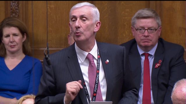 Ο Λίντσεϊ Χόιλ των Εργατικών εξελέγη νέος πρόεδρος της Βουλής των Κοινοτήτων