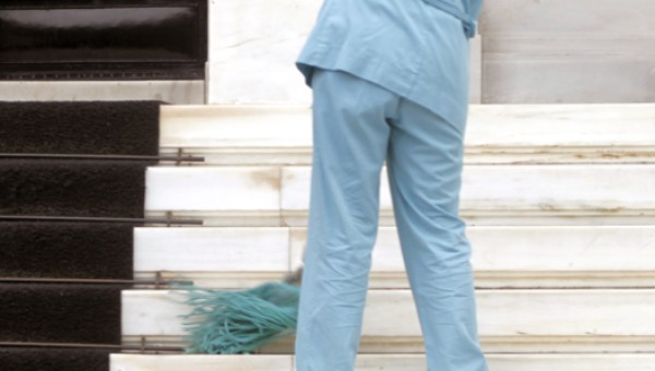 Πώς τα κόμματα αλώνουν το κράτος – Διαχρονικά διορίζουν αποτυχημένους πολιτευτές ή συγγενείς